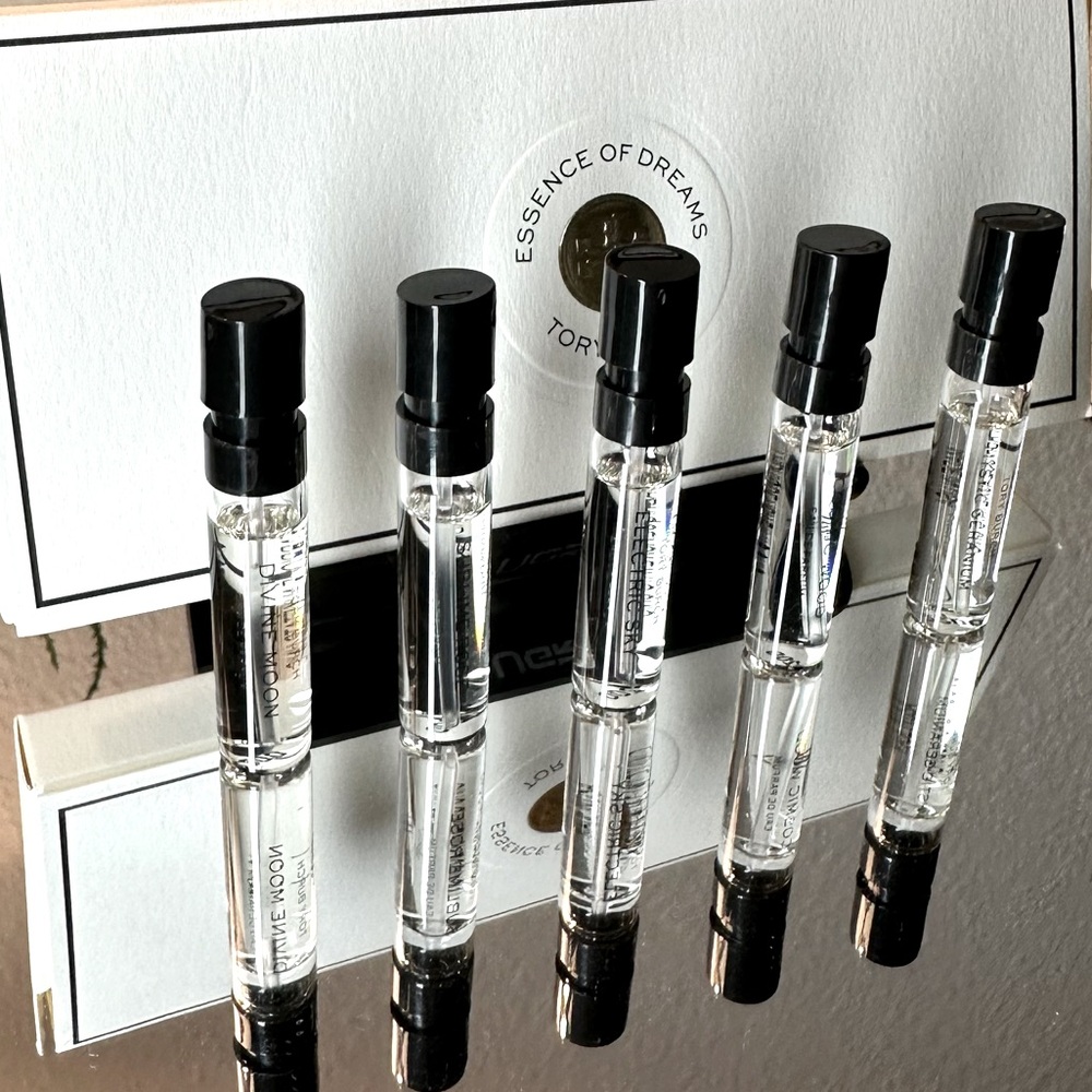 Tory Burch Essence of Dreams perfume sample set.